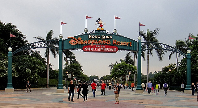 Front_Entrance_of_Disneyland Hong Kong